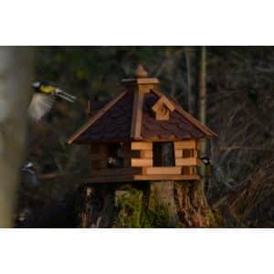 Dobar Rustikales XL-Vogelfutterhaus im Blockhaus-Stil mit rotem Bitumendach